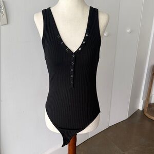 Zara Black Ribbed V-Neck Snap-Front Bodysuit